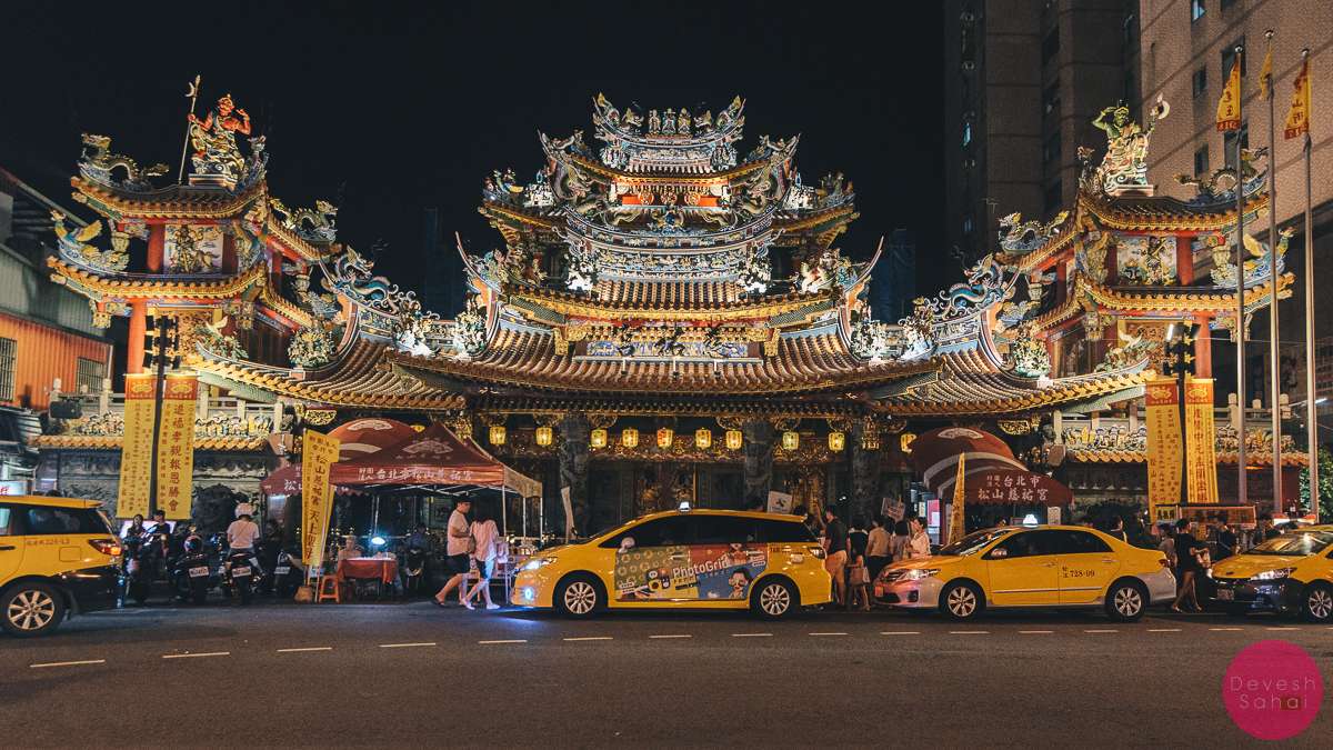 Songshan Cifu Temple next to raise street night market